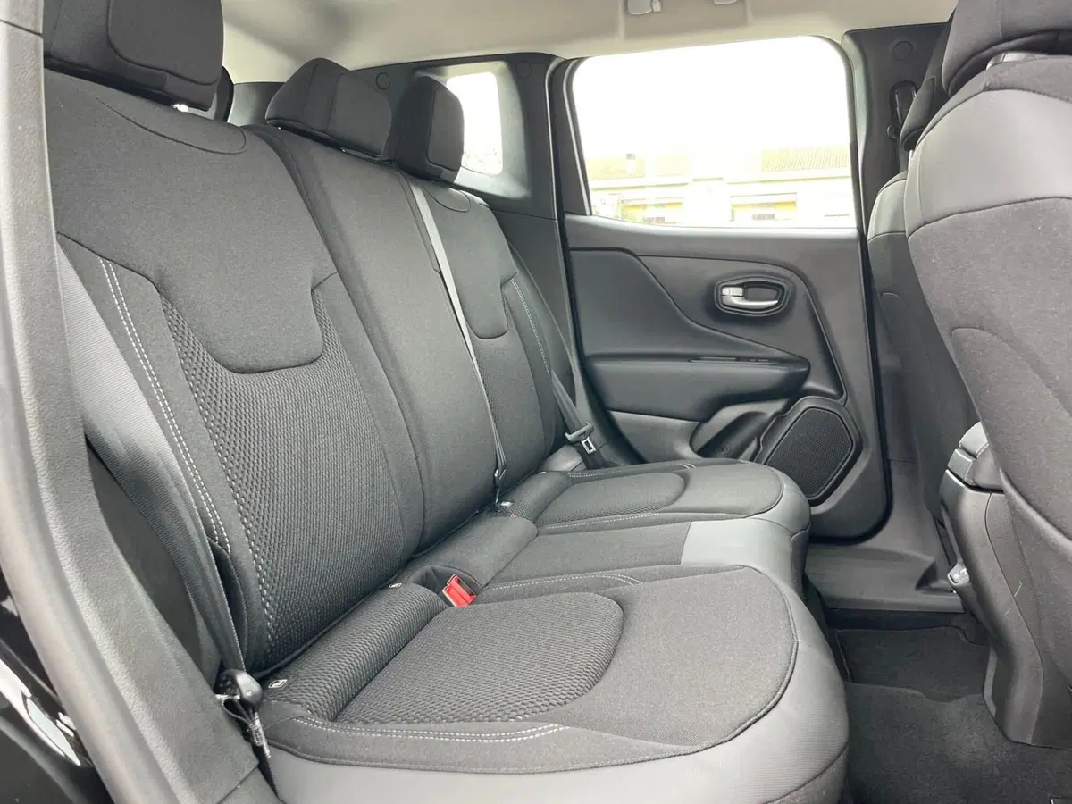 Jeep Renegade nuova a Ancona (15)
