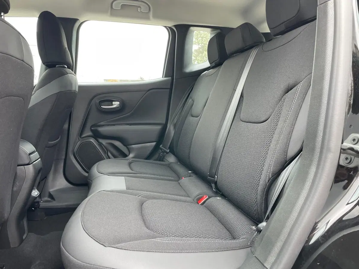 Jeep Renegade nuova a Ancona (16)