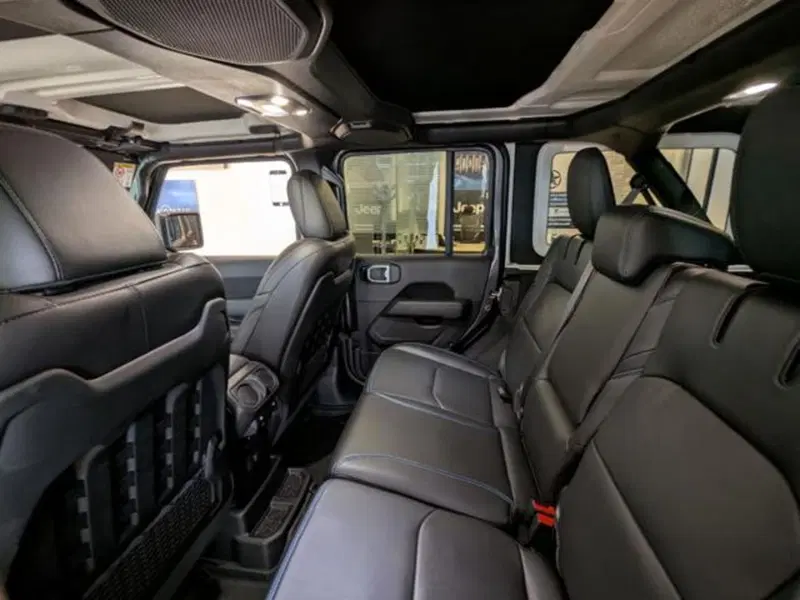 Jeep Wrangler Unlimited nuova a Parma (8)