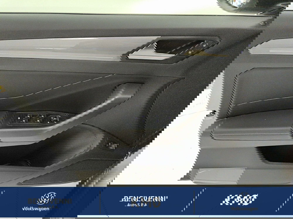 Volkswagen T-Roc nuova a Catanzaro (14)