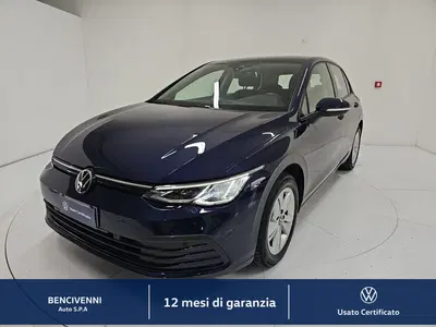 Volkswagen Golf 1.0 eTSI EVO DSG Life del 2024 usata a Catanzaro