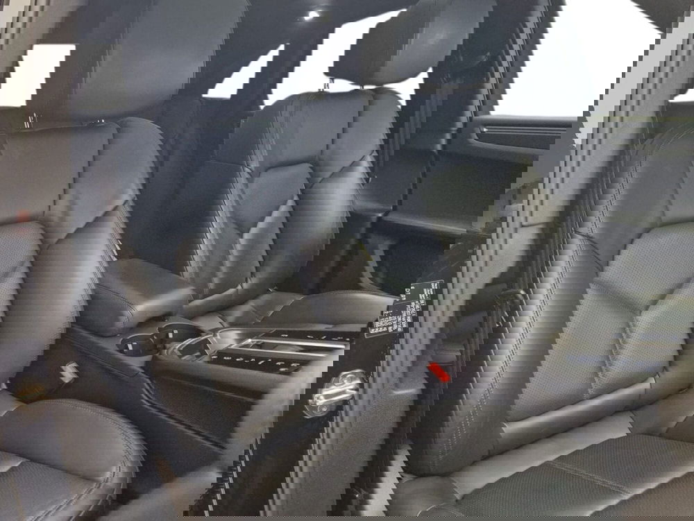 Porsche Macan usata a Bari (11)