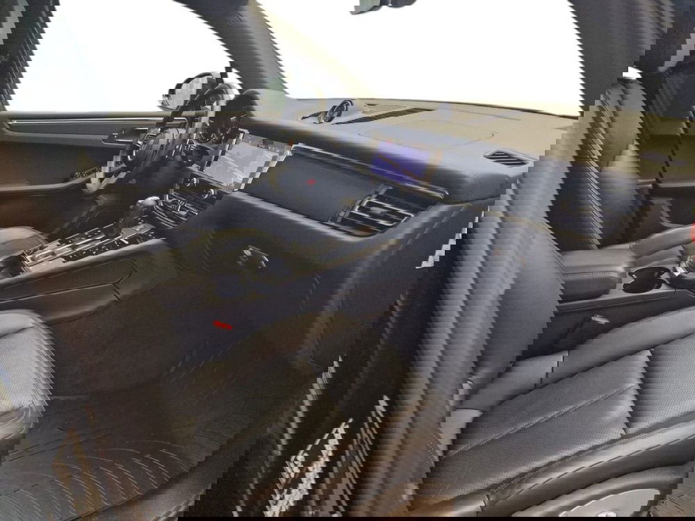 Porsche Macan usata a Bari (14)