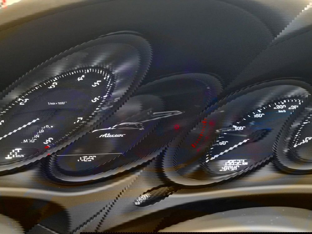 Porsche Macan usata a Bari (8)