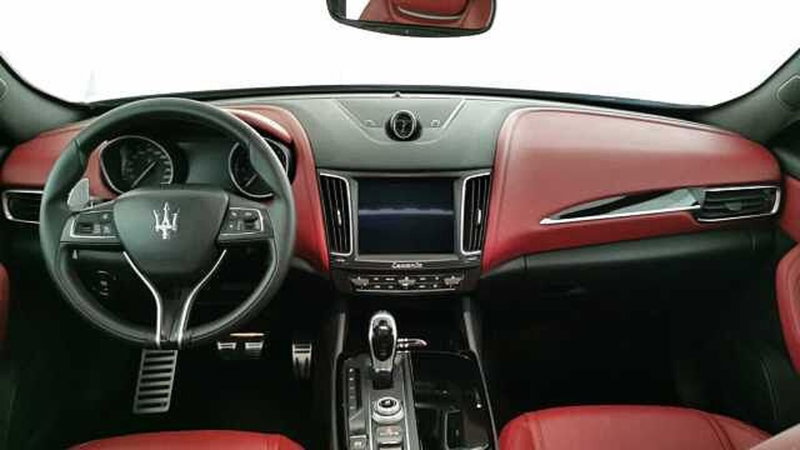 Maserati Levante usata a Chieti (10)