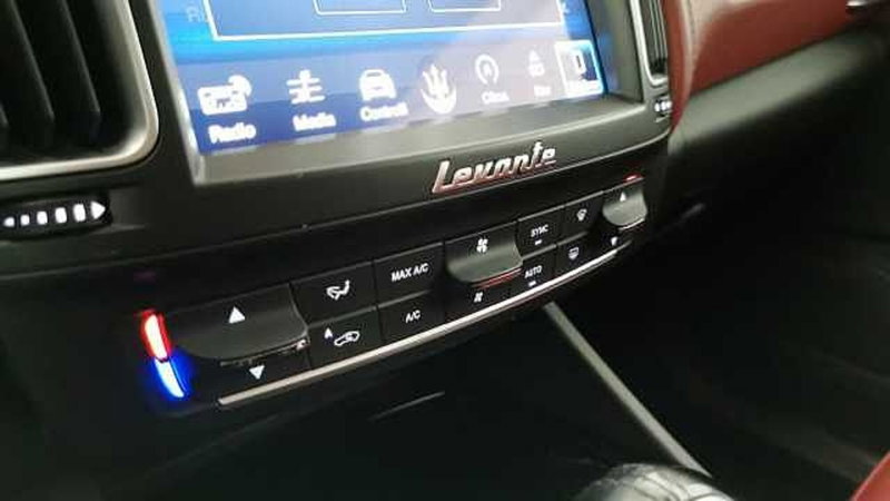 Maserati Levante usata a Chieti (18)