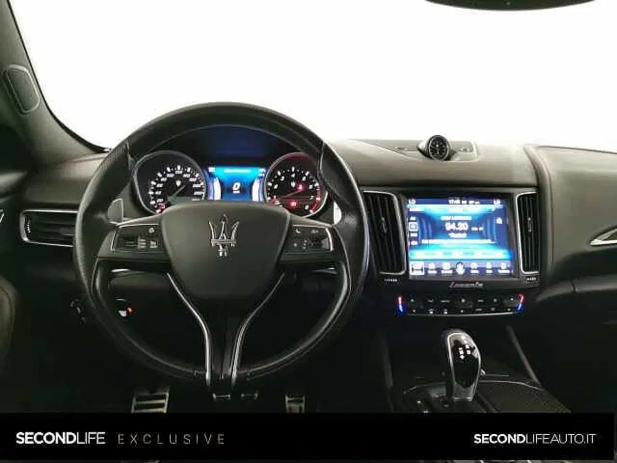 Maserati Levante usata a Chieti (11)