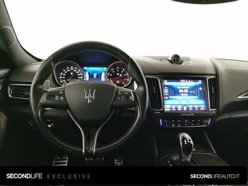 Maserati Levante usata a Chieti (11)