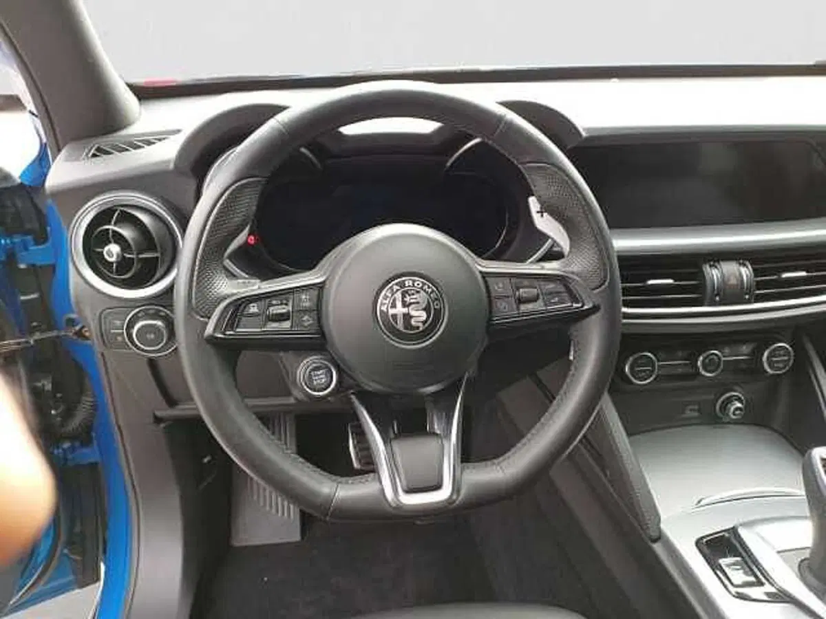 Alfa Romeo Stelvio usata a Venezia (12)