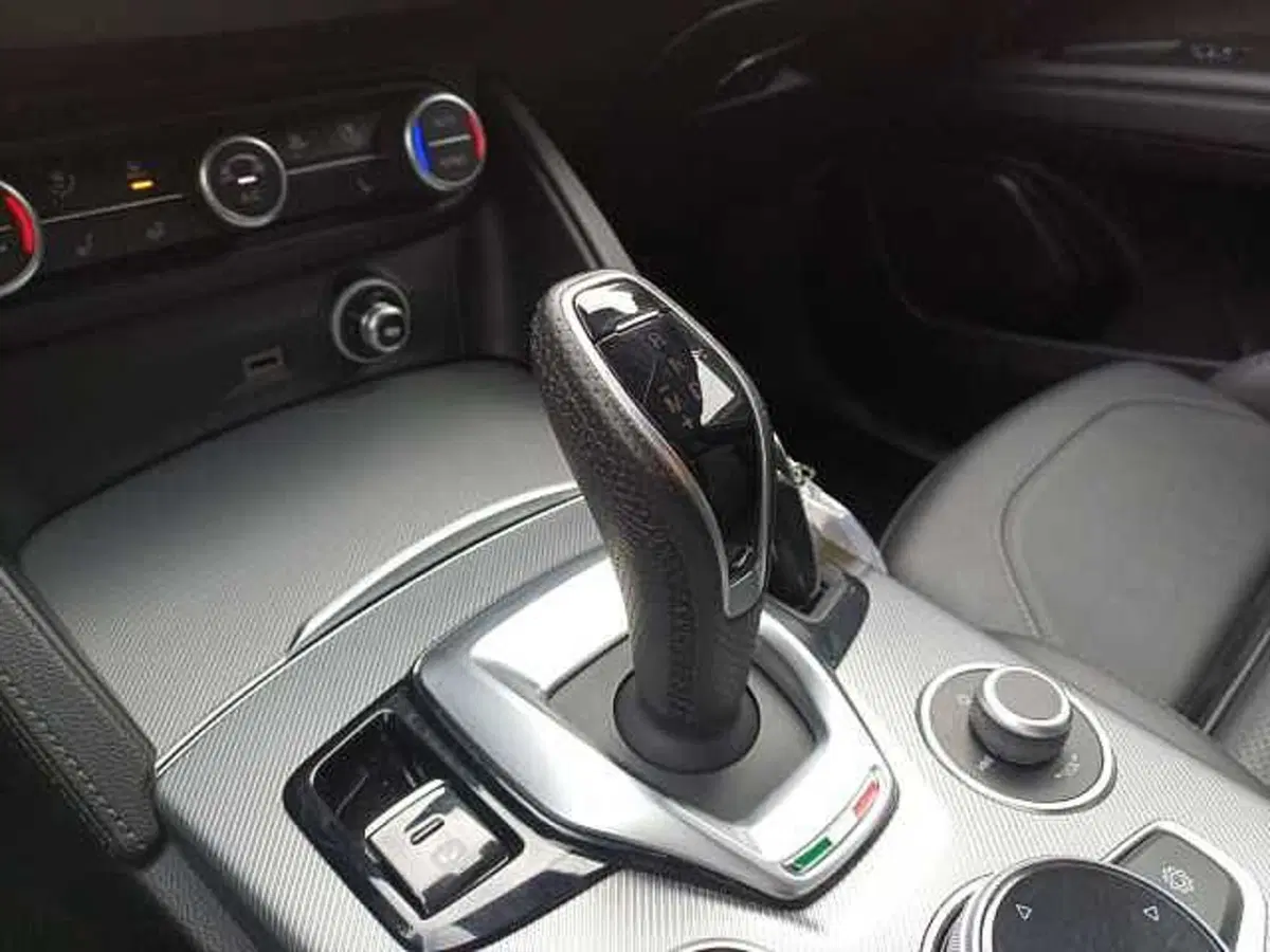 Alfa Romeo Stelvio usata a Venezia (14)