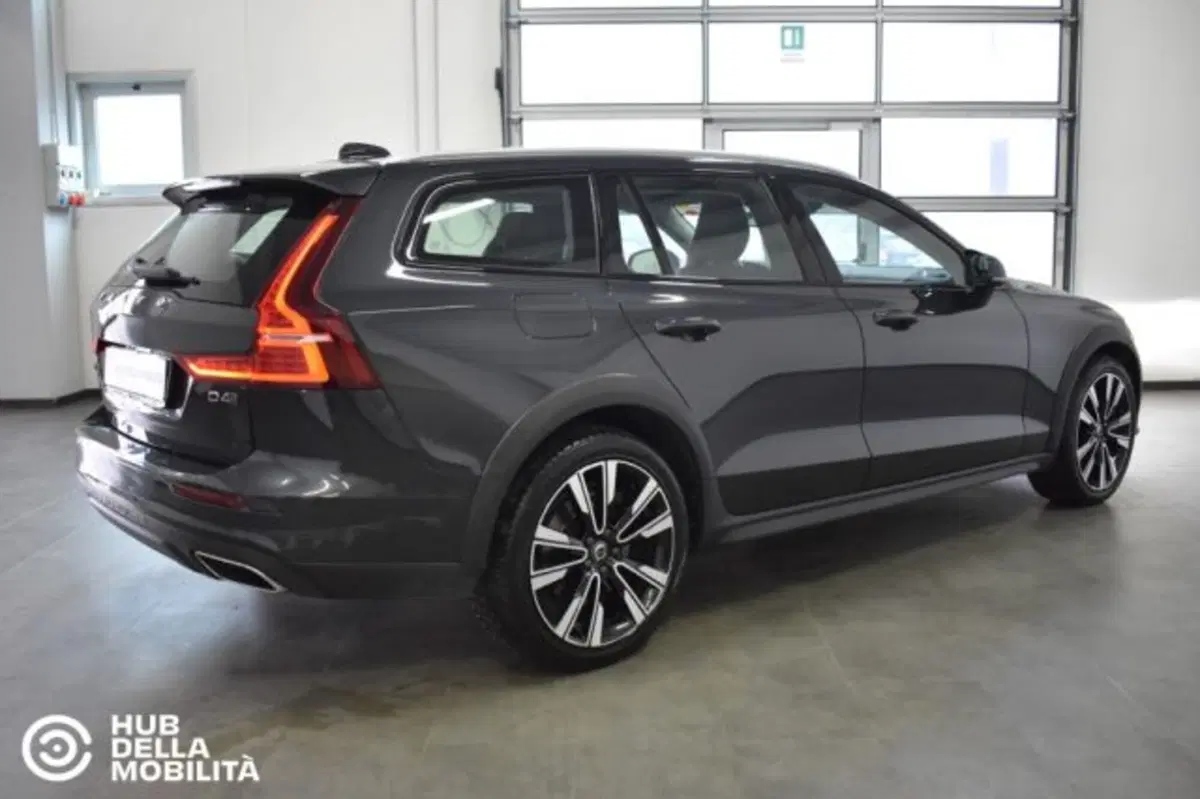 Volvo V60 Cross Country usata a Perugia (4)