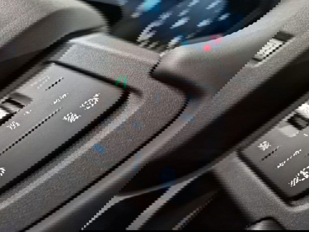 Land Rover Defender usata a Livorno (17)