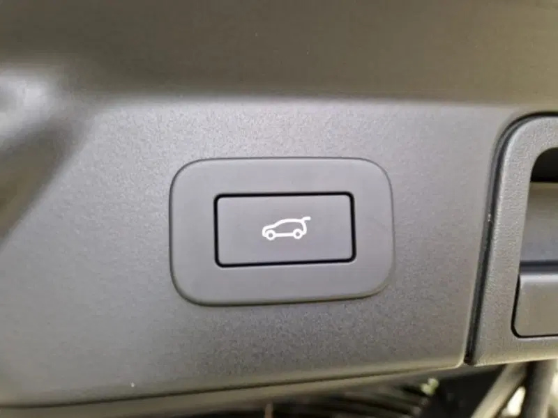 Land Rover Range Rover Velar usata a Livorno (19)