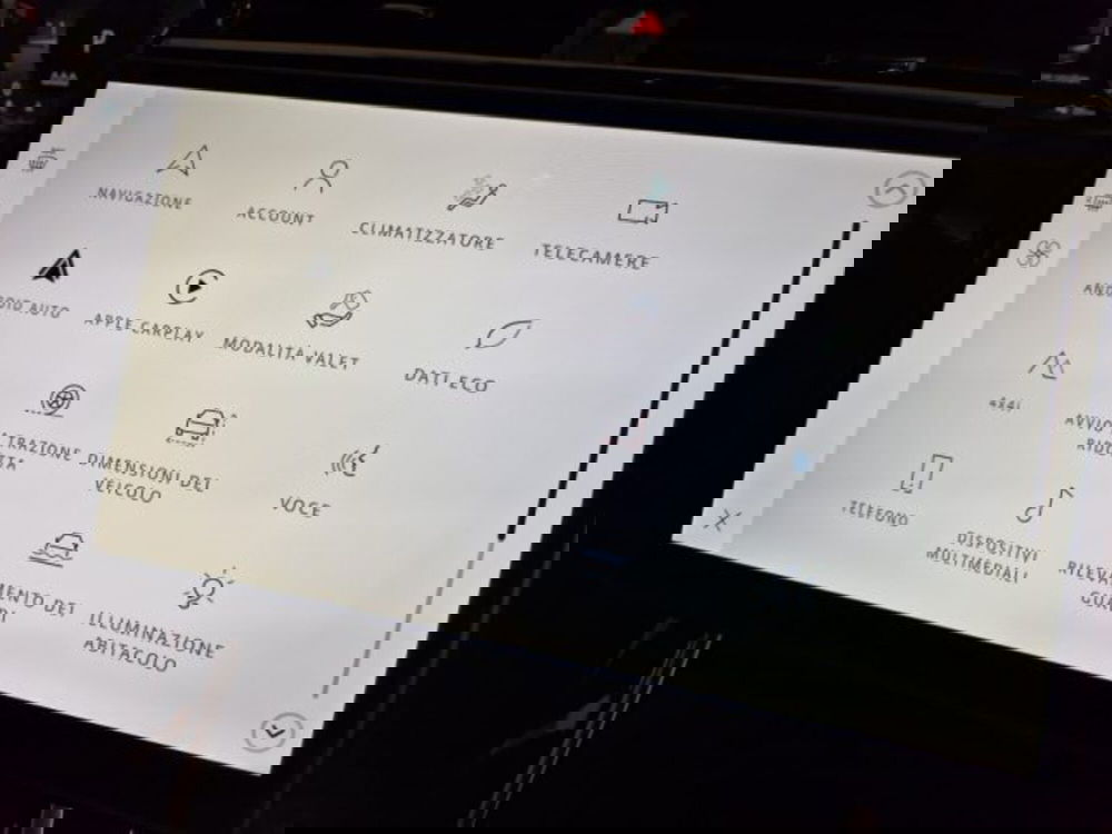 Land Rover Range Rover Velar usata a Livorno (20)