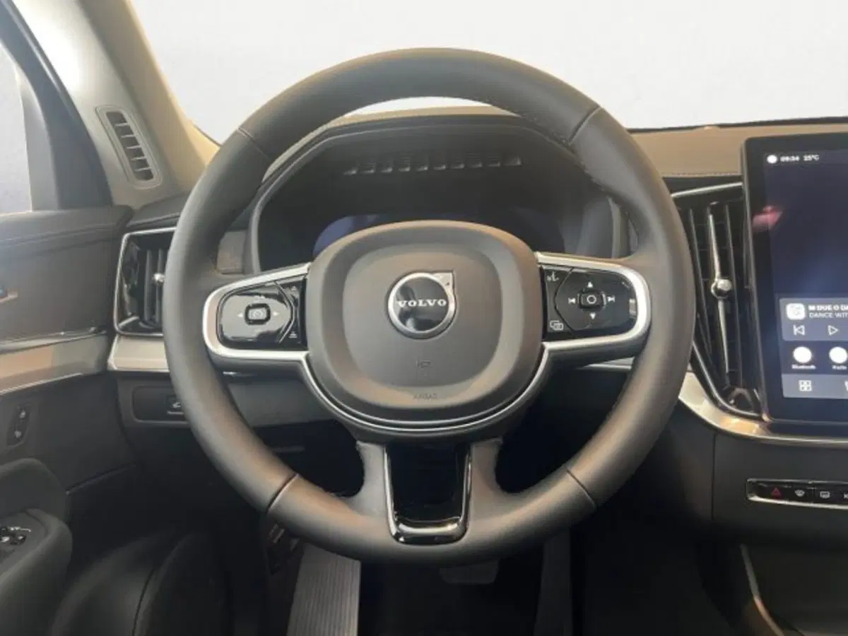 Volvo XC90 nuova a Udine (12)