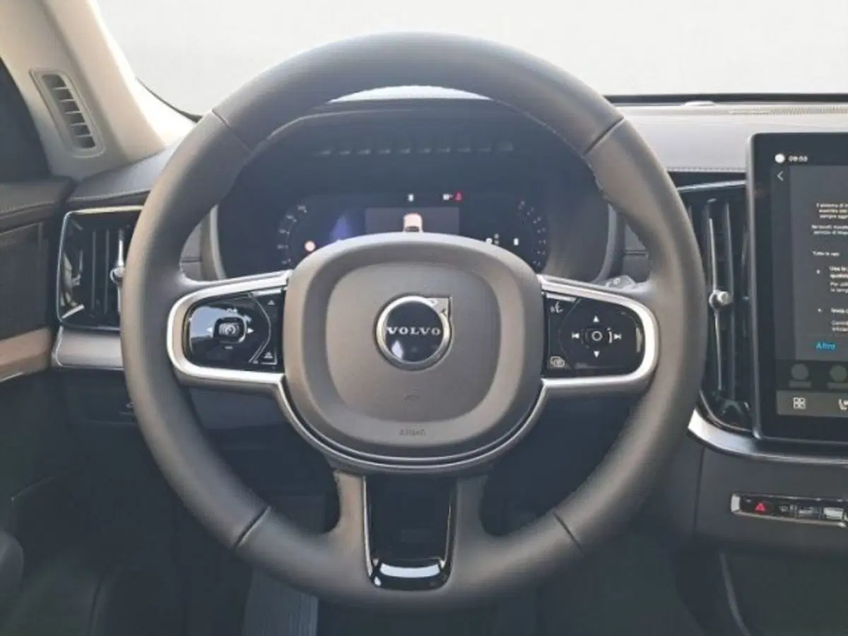 Volvo XC90 nuova a Udine (13)