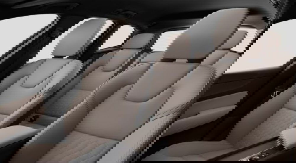 Volvo XC60 nuova a Udine (7)