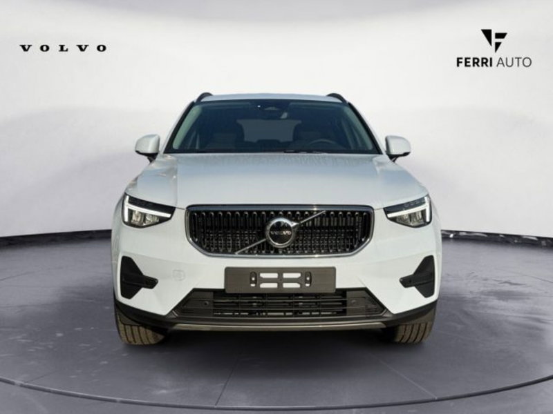 Volvo XC40 nuova a Udine (2)