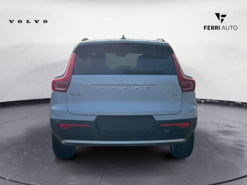 Volvo XC40 nuova a Udine (7)