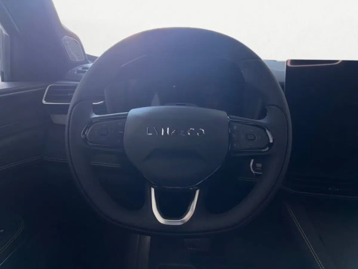 Lynk & Co 01 nuova a Udine (11)