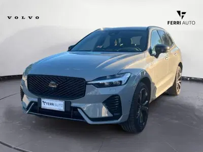 Volvo XC60 2.0 t6 phev Ultra Black Edition awd auto del 2025 usata a Tavagnacco