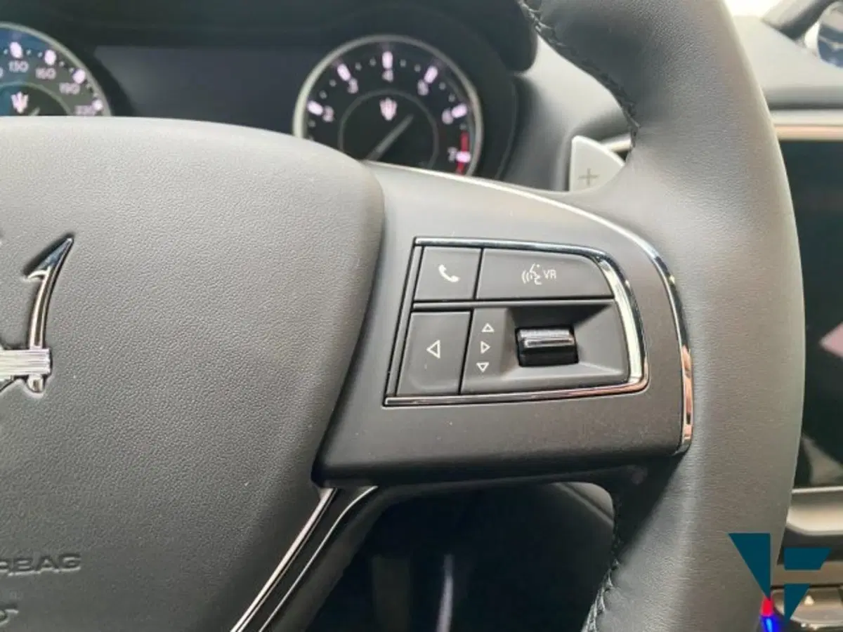 Maserati Ghibli usata a Udine (11)
