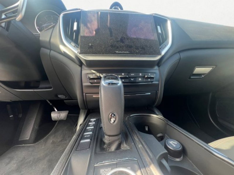 Maserati Ghibli usata a Udine (12)