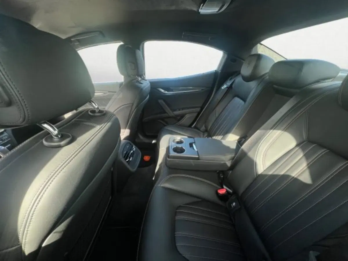 Maserati Ghibli usata a Udine (8)