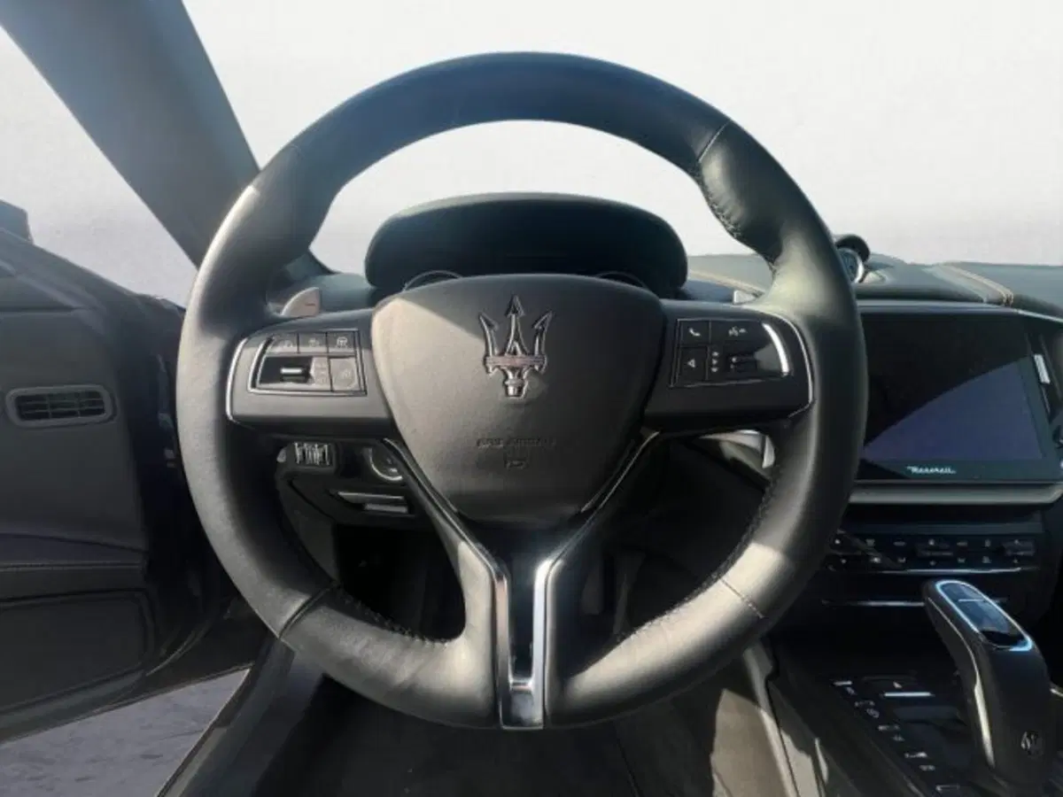 Maserati Ghibli usata a Udine (9)