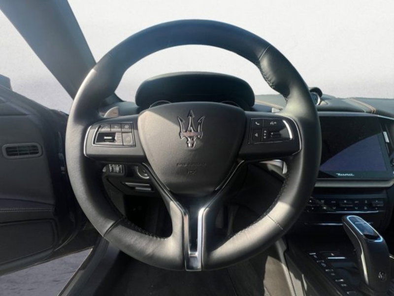 Maserati Ghibli usata a Udine (9)