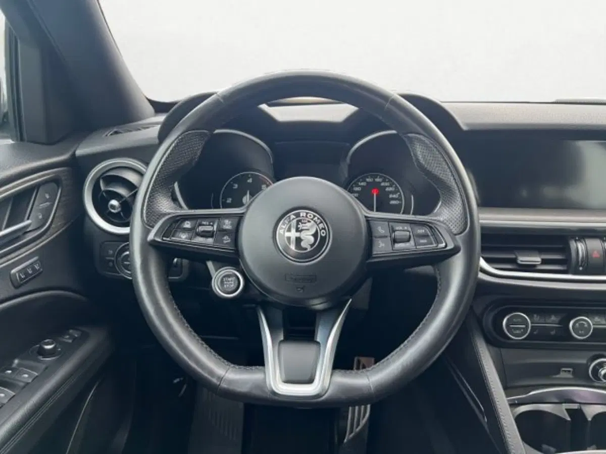 Alfa Romeo Stelvio usata a Udine (11)