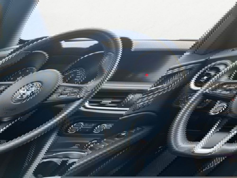 Alfa Romeo Stelvio usata a Udine (10)