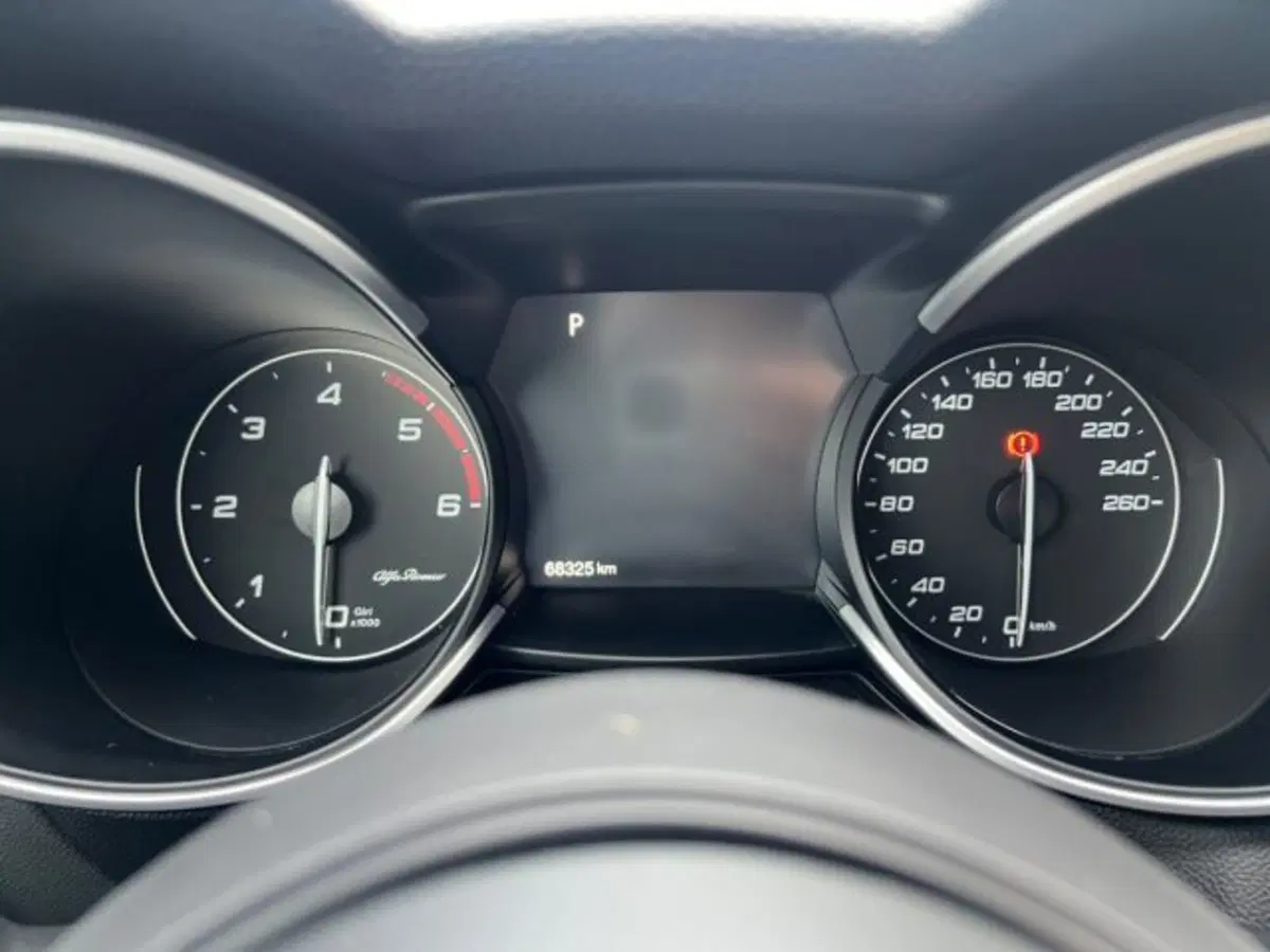 Alfa Romeo Stelvio usata a Udine (12)