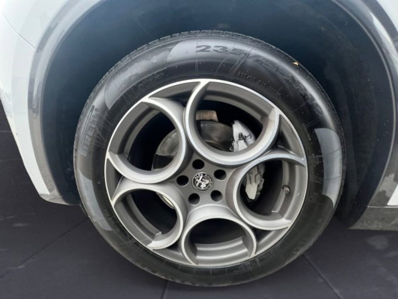 Alfa Romeo Stelvio usata a Udine (14)