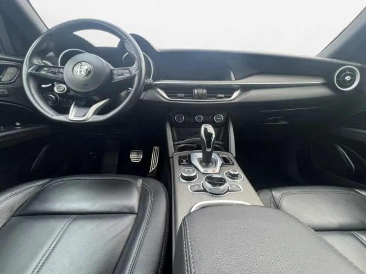 Alfa Romeo Stelvio usata a Udine (10)