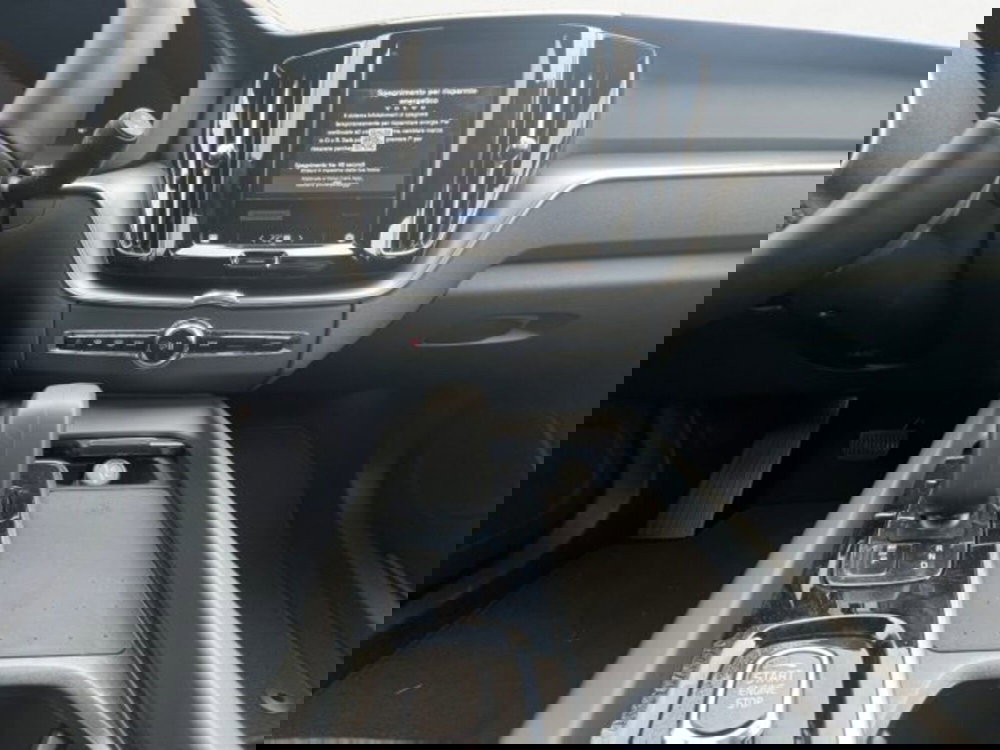 Volvo XC60 nuova a Udine (11)