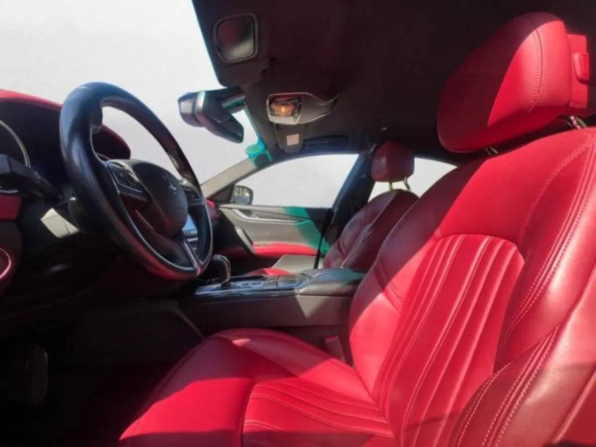 Maserati Ghibli usata a Udine (7)