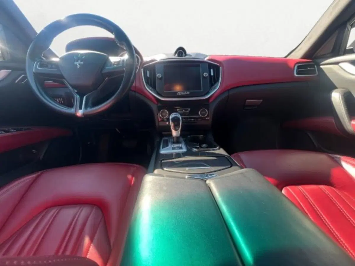 Maserati Ghibli usata a Udine (8)