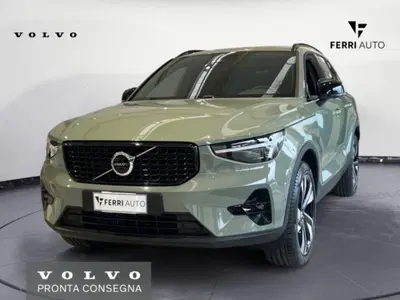 Volvo XC40 B3 automatico Ultimate Dark del 2025 usata a Tavagnacco