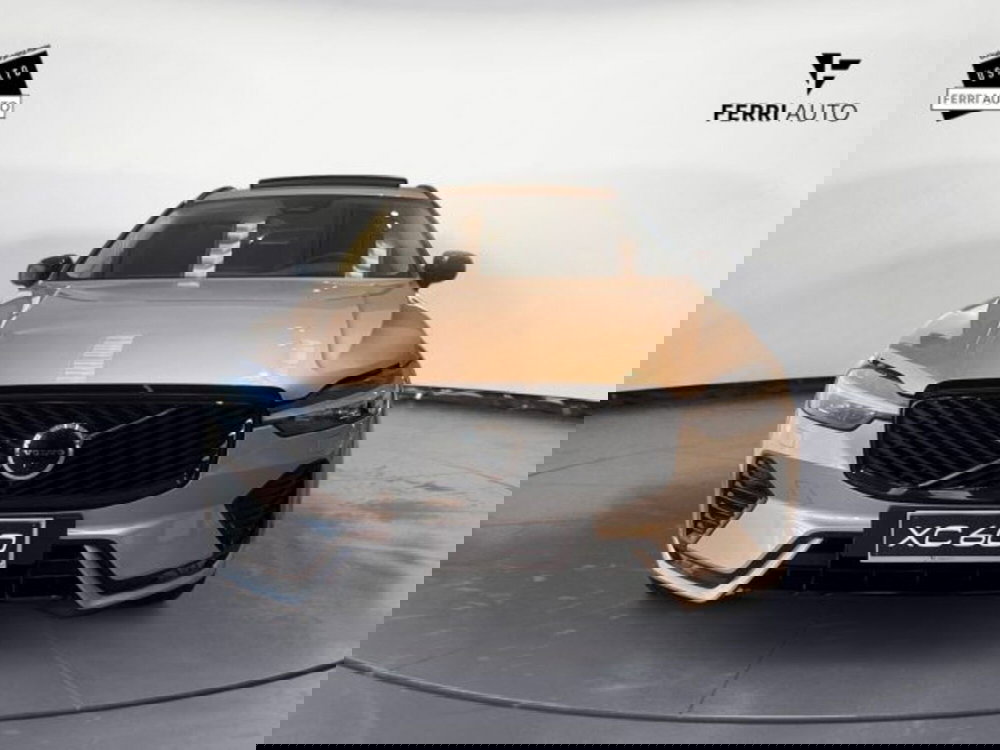 Volvo XC60 nuova a Udine (2)