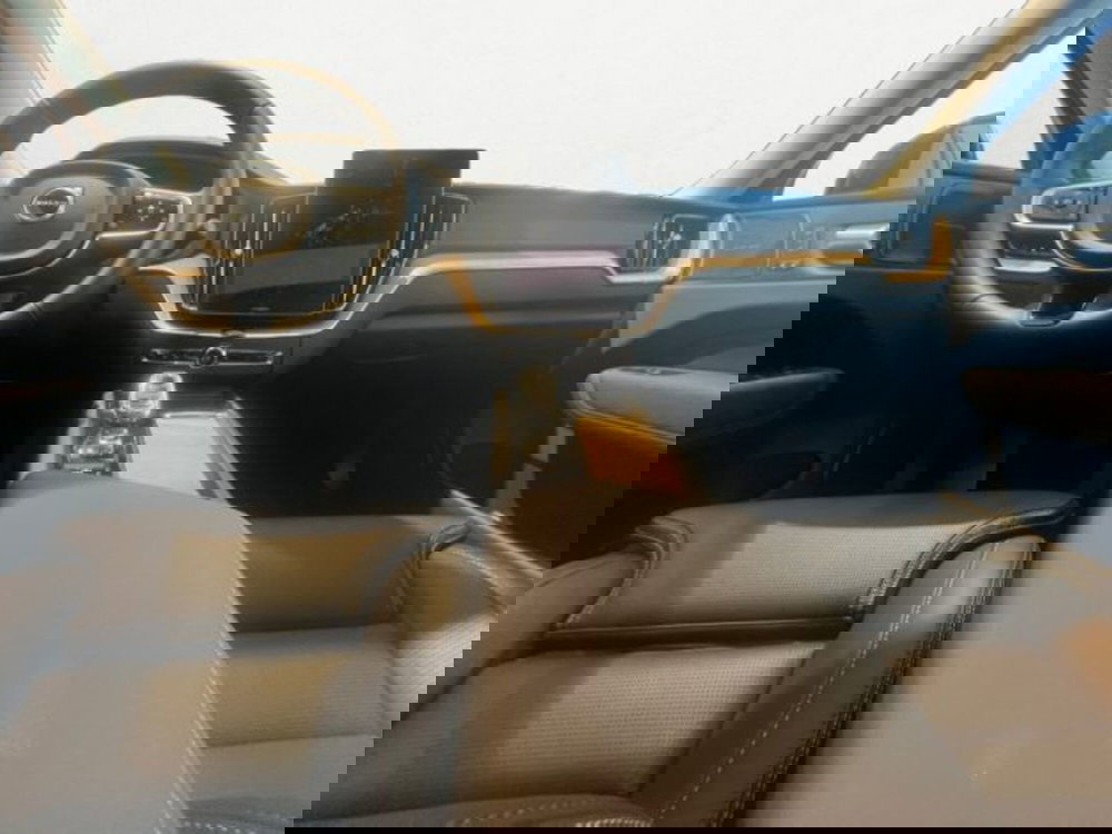 Volvo XC60 nuova a Udine (9)