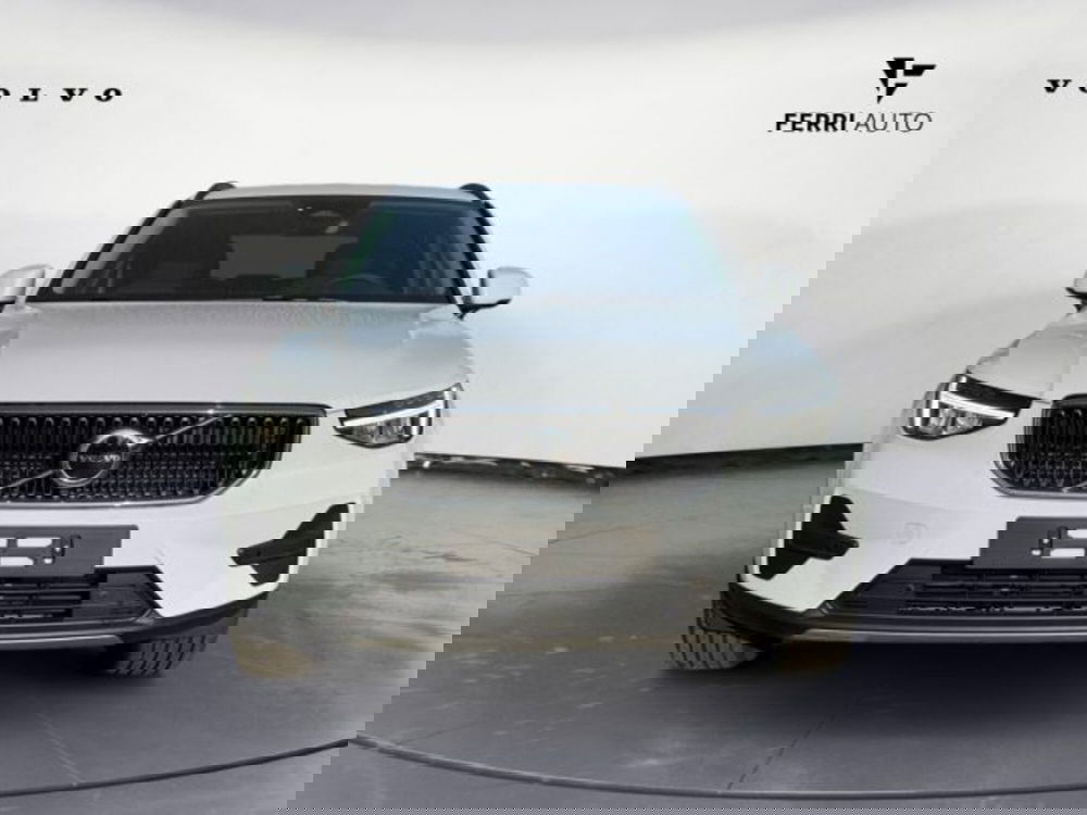 Volvo XC40 nuova a Udine (2)