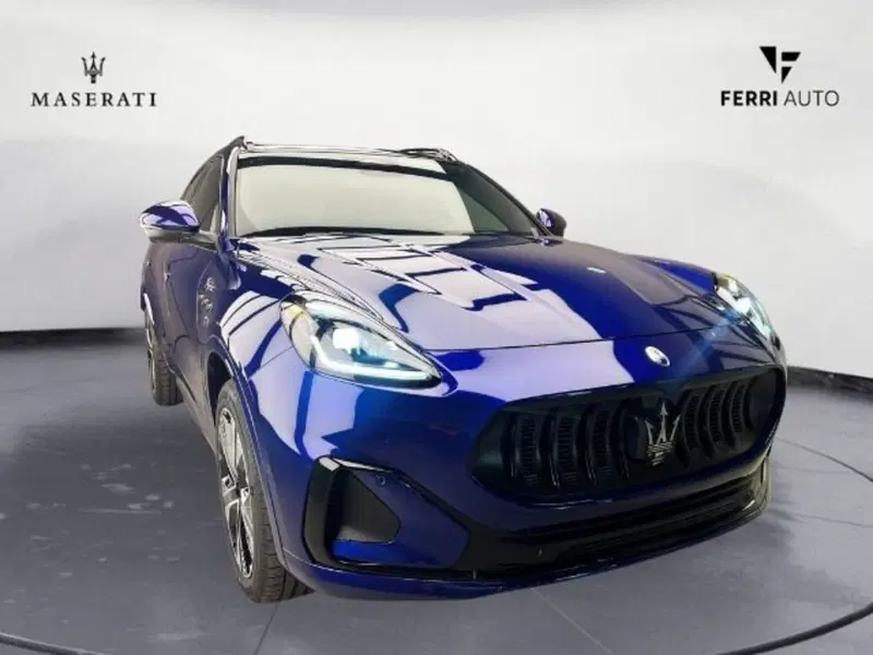 Maserati Grecale nuova a Udine (4)