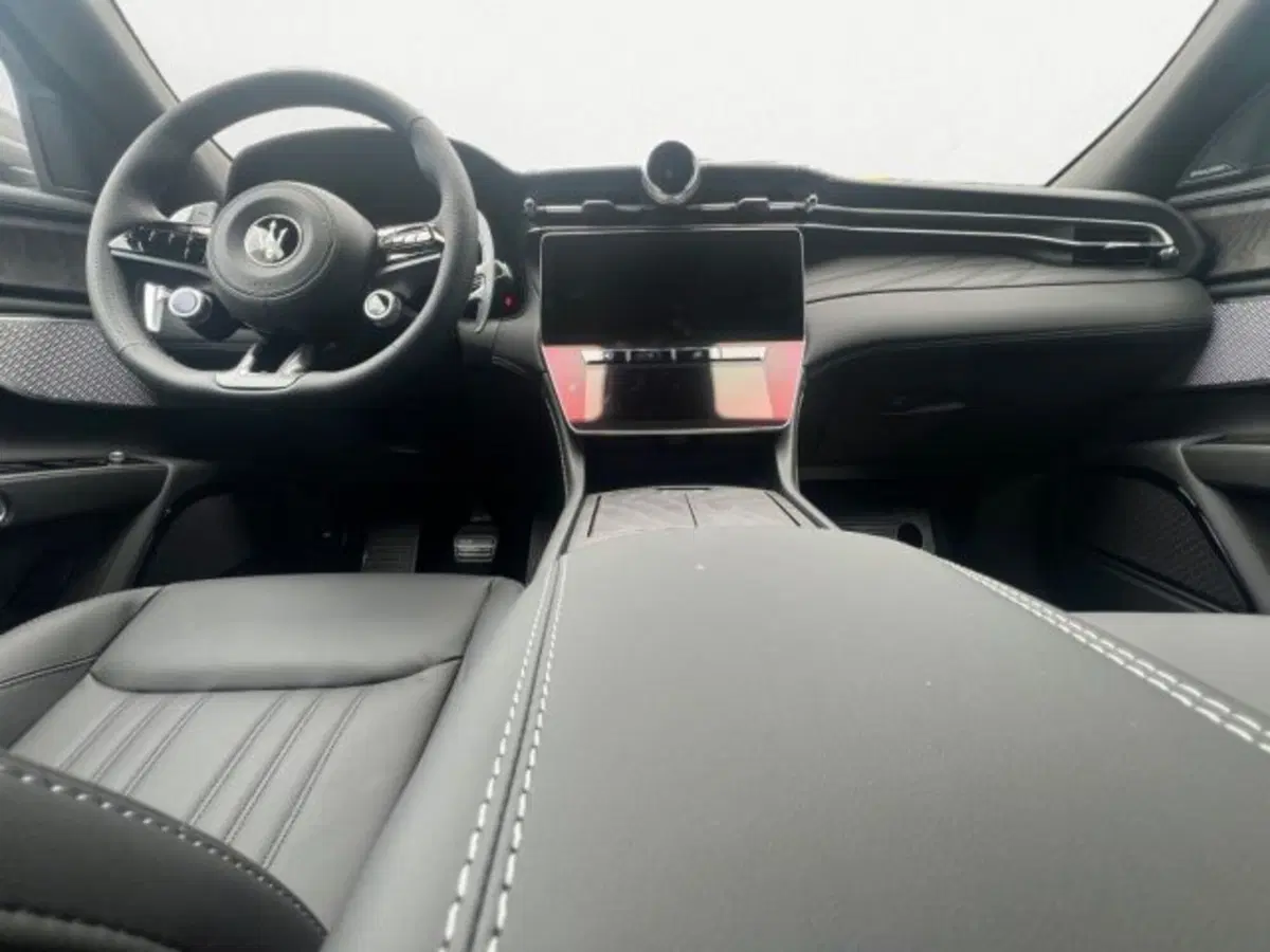 Maserati Grecale nuova a Udine (10)
