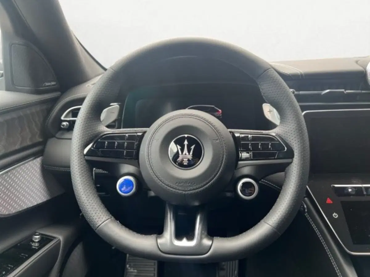 Maserati Grecale nuova a Udine (11)