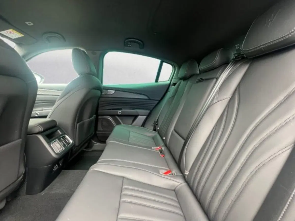 Maserati Grecale nuova a Udine (9)