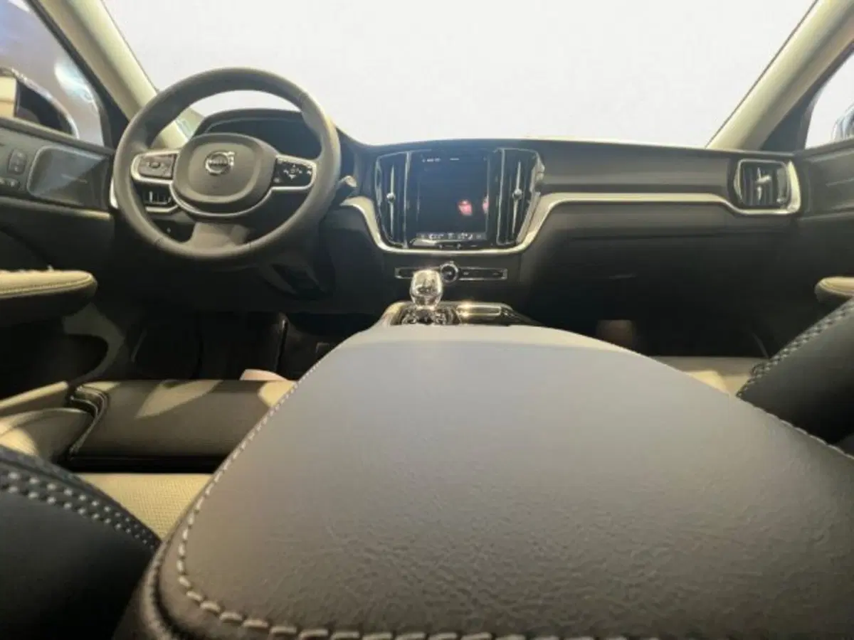 Volvo V60 nuova a Udine (9)