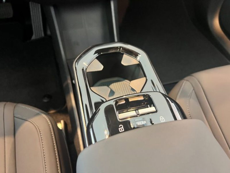 Volvo EX30 Cross Country nuova a Udine (10)