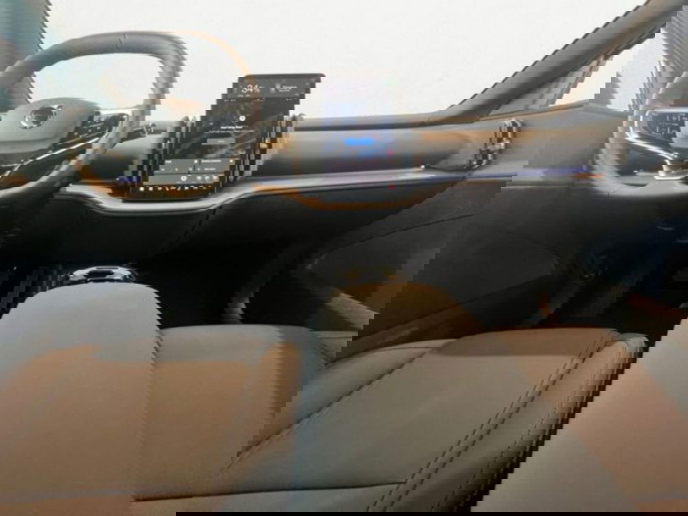 Volvo EX30 Cross Country nuova a Udine (7)