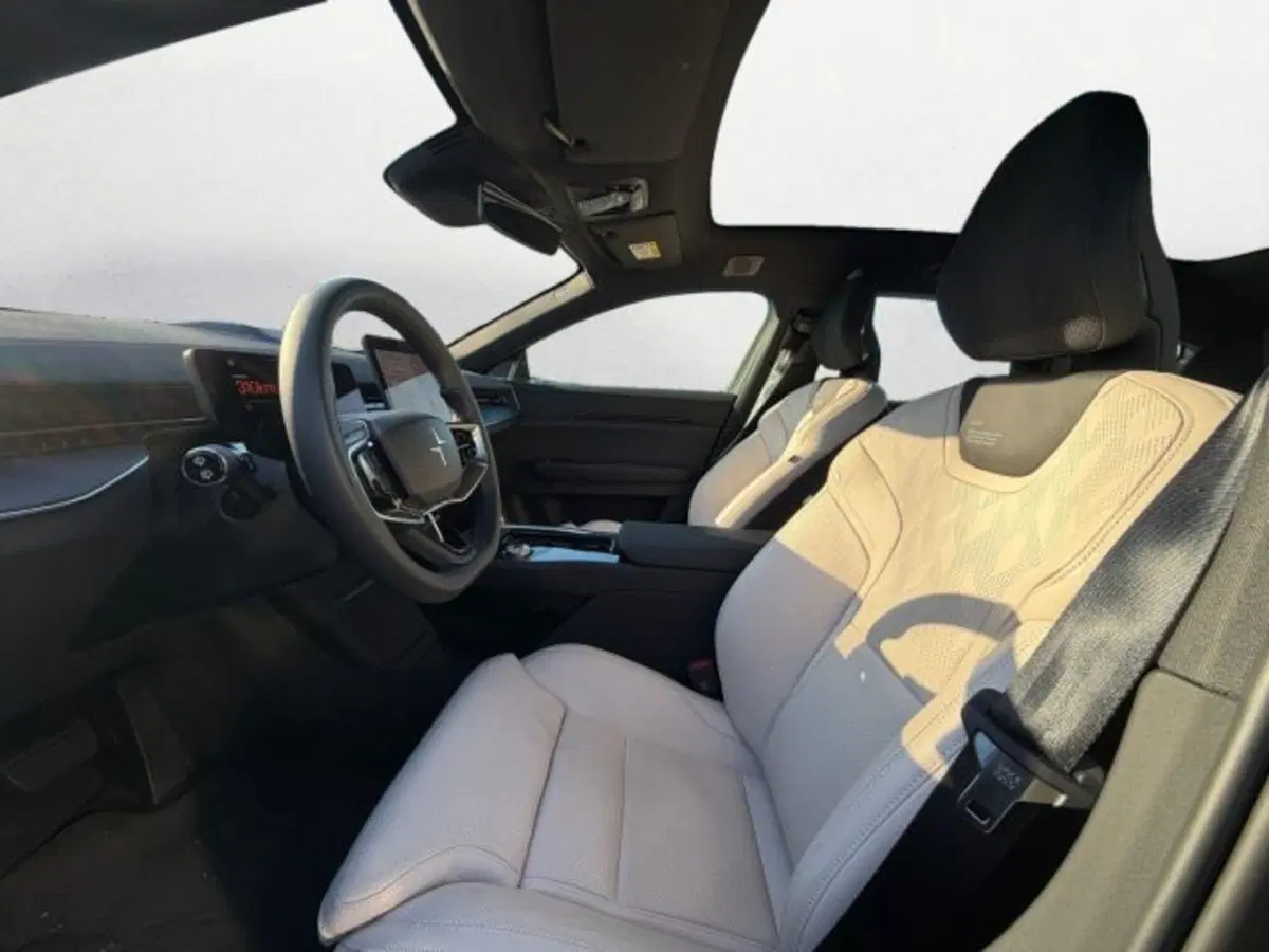 Polestar Polestar 3 nuova a Udine (7)